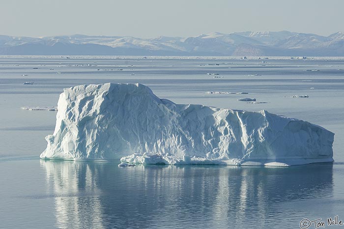 ArcticQ_20080831_162226_480_2X.jpg - Nares Strait betwen Ellesmere Island and Greenland, we can see the first pack ice against the coast of Ellesmere Island.  This larger chunk is the leading edge.