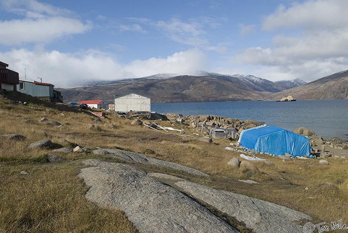 ArcticQ_20080908_120948_680_20.jpg - This is a rather neat version of an Inuit village; Pangnitung, Baffin Island, Canada.