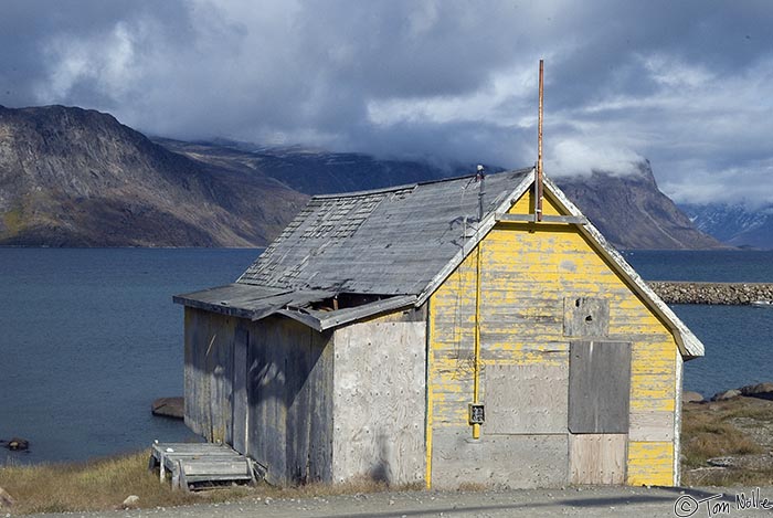 ArcticQ_20080908_122008_685_20.jpg - An old and rather ragged hut on the bluff overlooking the harbor in Pangnitung, Baffin Island, Canada.