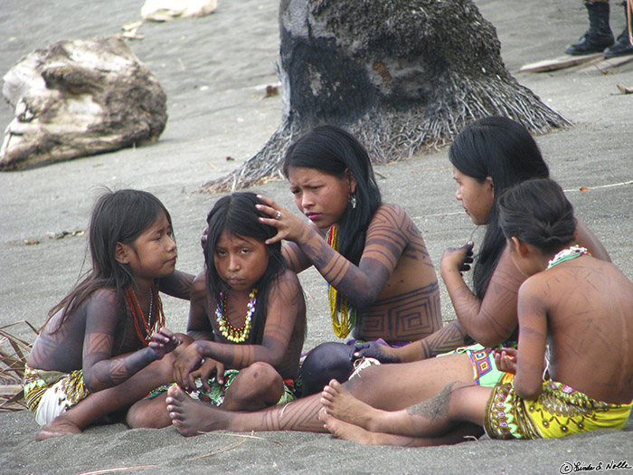 CostaRica_20100319_114900_060_S.jpg - A young girl seems to be bored with being groomed by a friend.  Embera village, Darien, Panama.